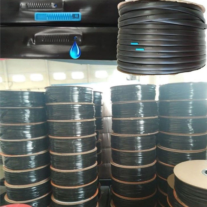 Polyethylene-Drip-Irrigation-With-Flat-Dripper-Inside1